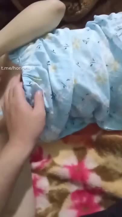 Em gái ngủ say gặp thằng anh thích quay clip hot câu view
