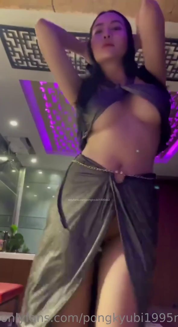Full clip 15 phút Pong Kyubi – Ngọc Phụng khoe nhôn trong khách sạn