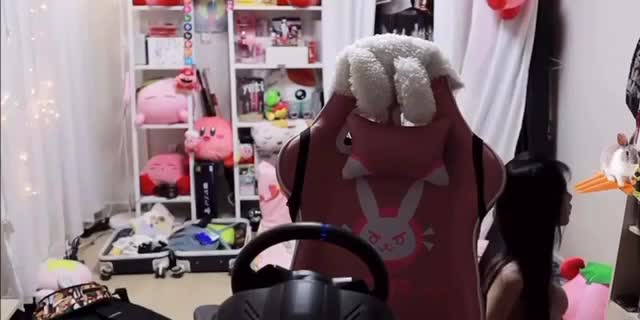 Streamer Addie Lynn quên tắt live và cái kết cực kỳ bổ mắt