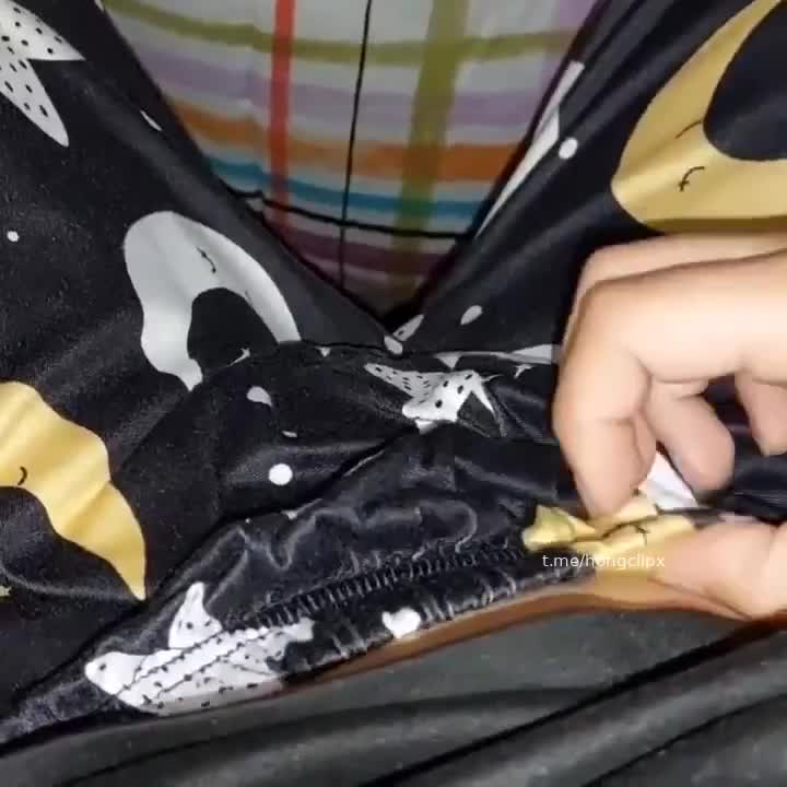 Chị em sinh đôi xem 1 được 2 là thế này đây