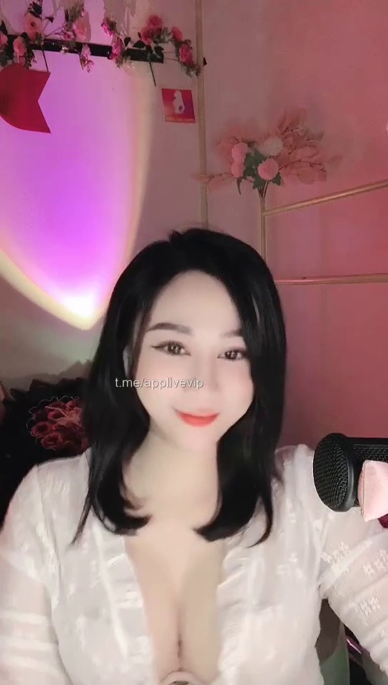 Live show giải trí kết hợp bán bưởi bô lô