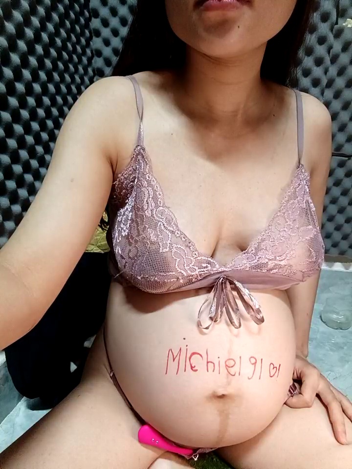 Hàng của ông nào bế về ngay, cứ để em gọi tên