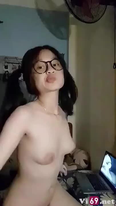 Yêu xa lúc thèm tình em còn bắt anh gọi video sục cho em xem móc cua tự sướng