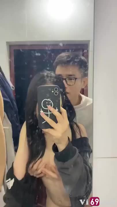 Bé sinh viên cực phẩm chịch trước gương em còn chủ động quay phim làm kỷ niệm
