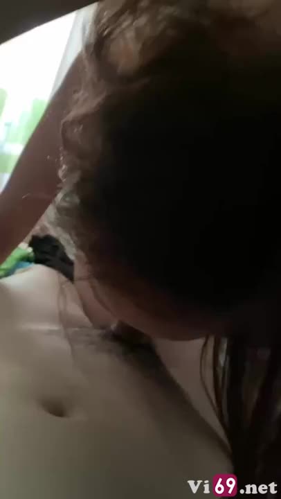 Em mút sâu vô anh đang quay clip nè