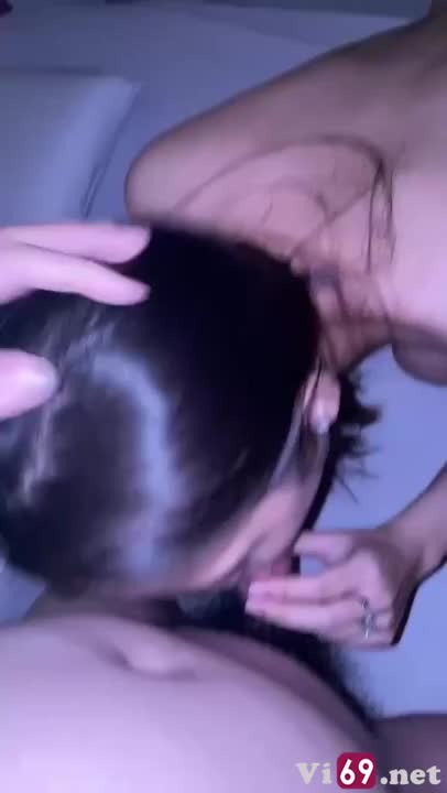 Mất công em bú cu miệt mài bướm chảy nước mà anh chịch mấy cái đã mệt