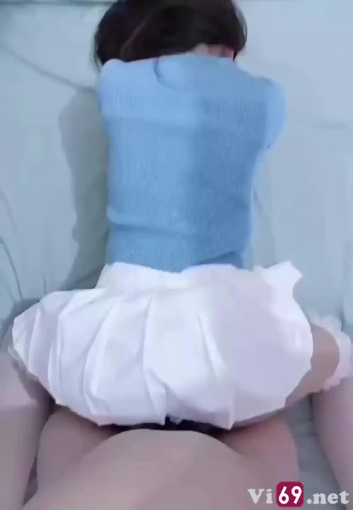 Cạ mãi chim anh không cứng lên được phải dùng cả gel bôi trơn để chịch