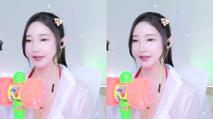 Em gái Hàn Hidana thích chơi súng nước và lắc mông theo nhạc
