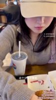 Rủ bạn gái đi du lịch quất không nghỉ ngày nào