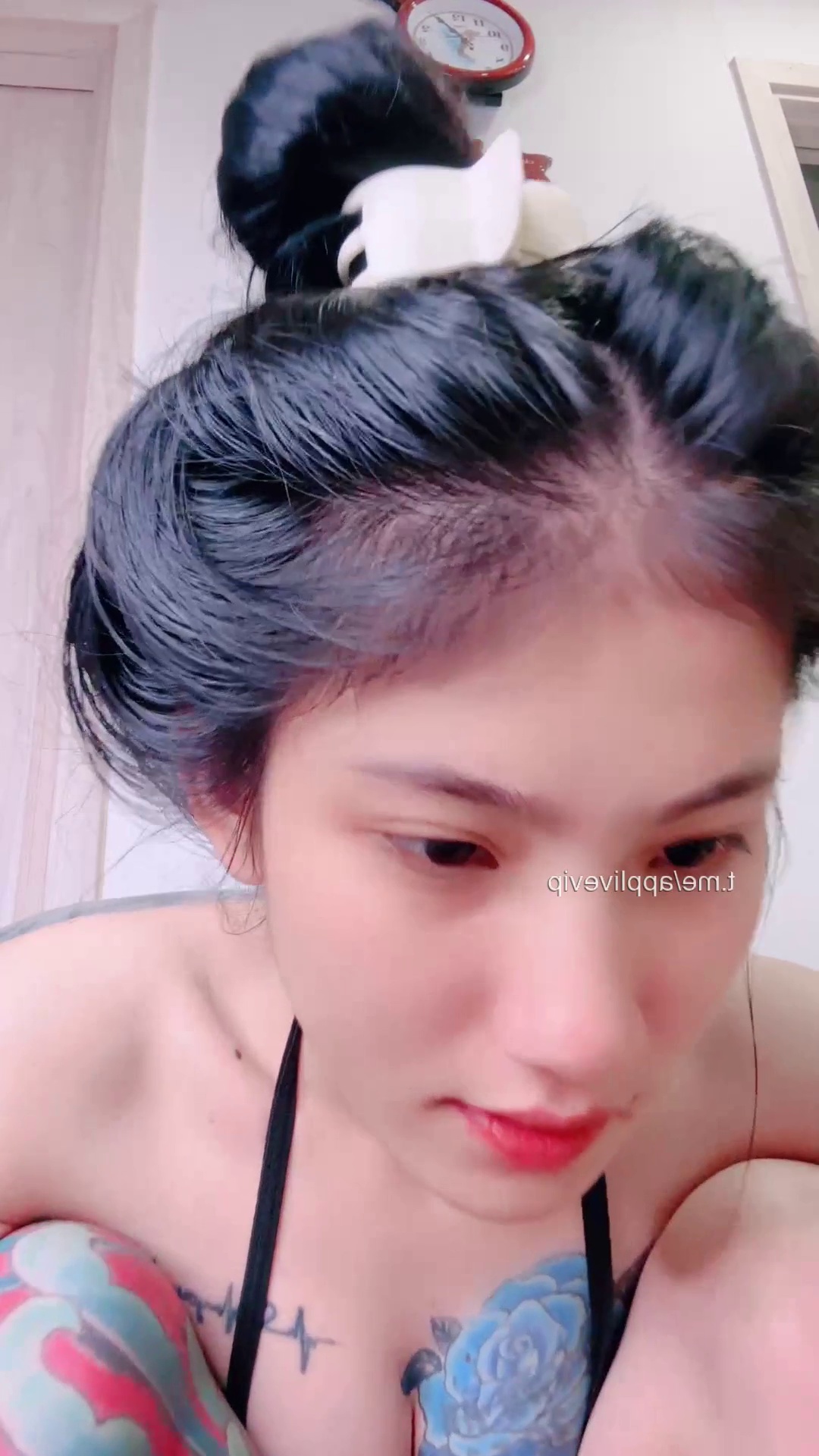 Idol Tiktok hệ dân chơi xăm tên người yêu lên ngực