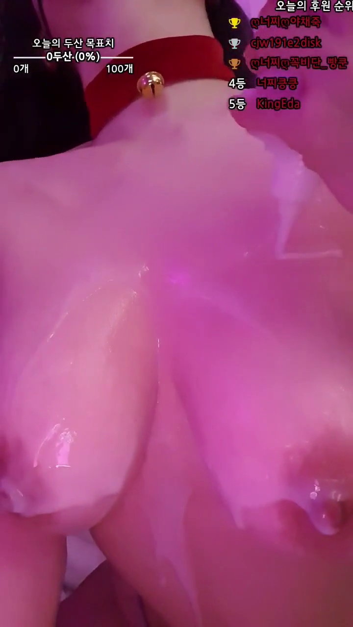 Hot teen bên hàn xẻng có 2 quả mướp siêu dài