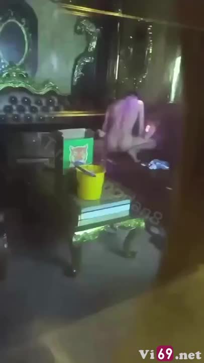 Đi hát karaoke mà anh đè em ra chịch luôn trong phòng bị nhân viên quán hát quay clip
