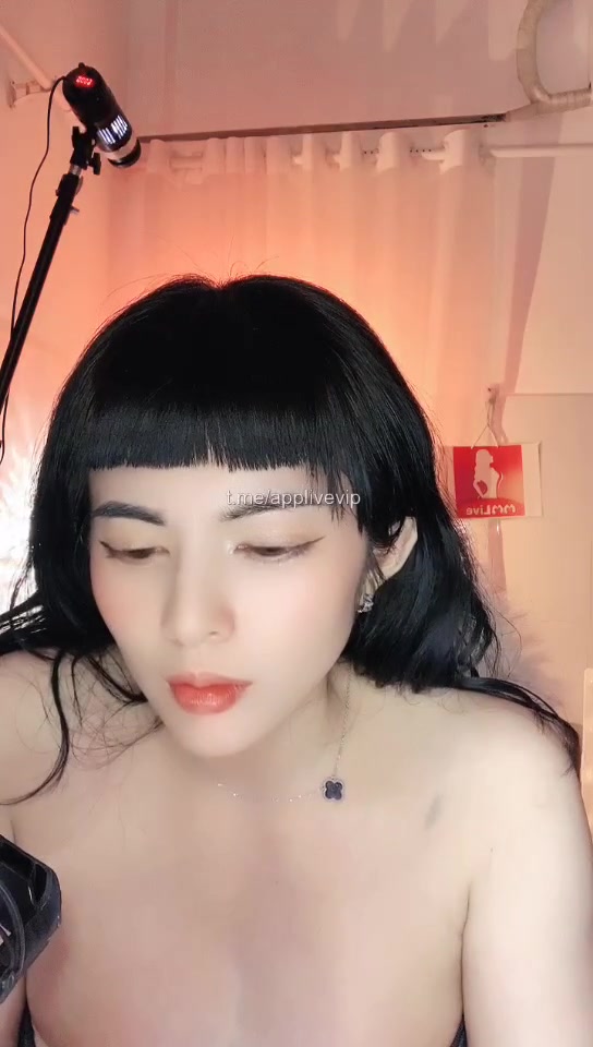 Jumi xinh gái, múa đẹp hát hay