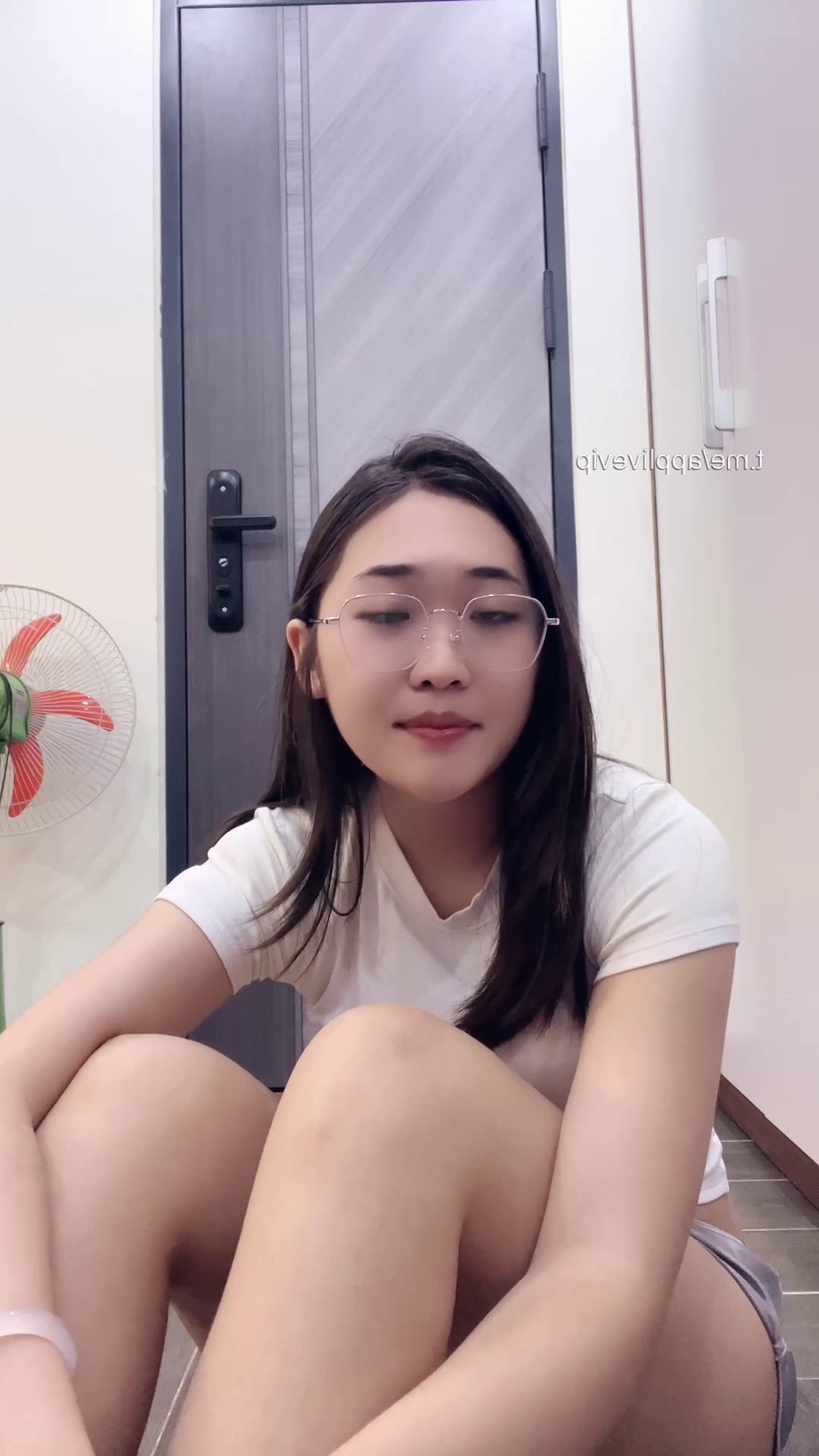Cô thư ký 4 mắt chubby dâm đãng