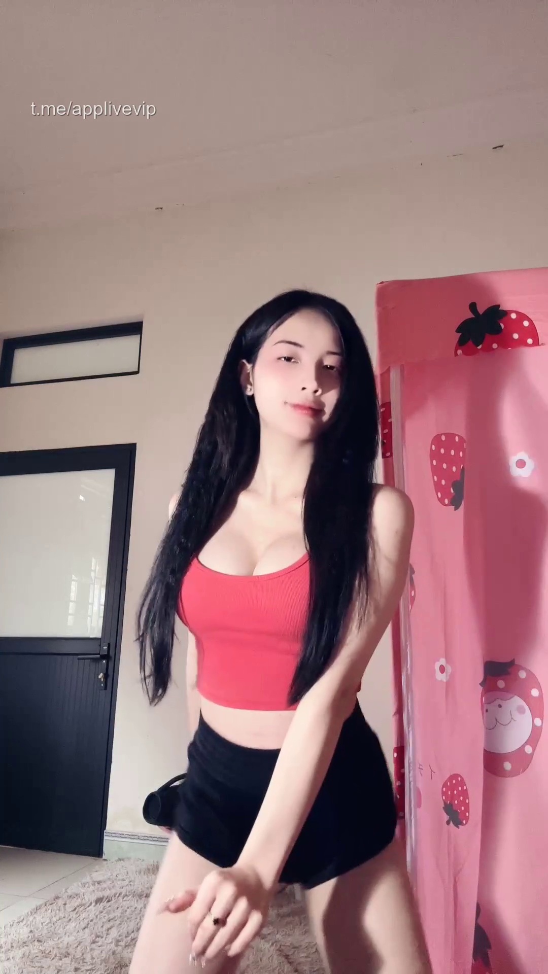 Cũng là Thỏ xinh vú to nhưng em này eo thon hơn