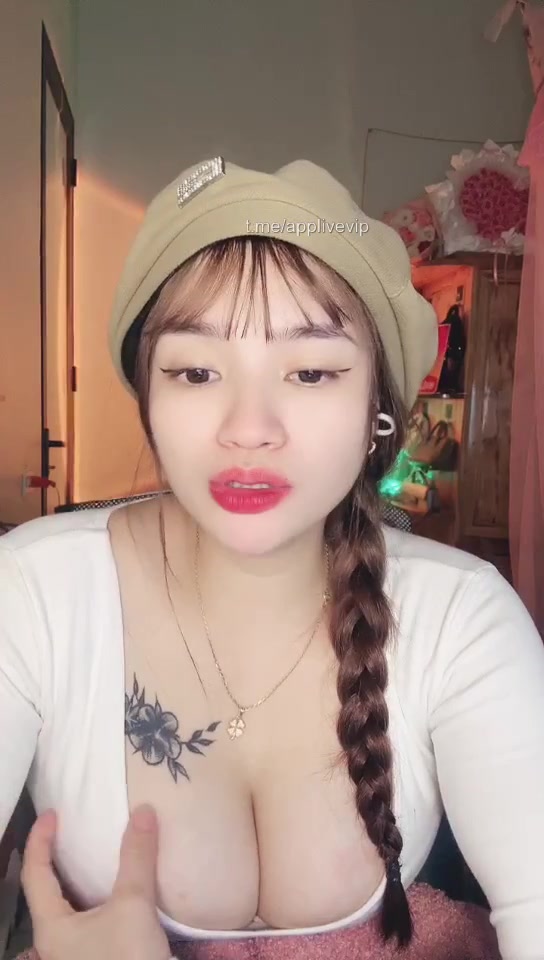 Bông hoa to đẹp thế mà tìm mãi không thấy gốc