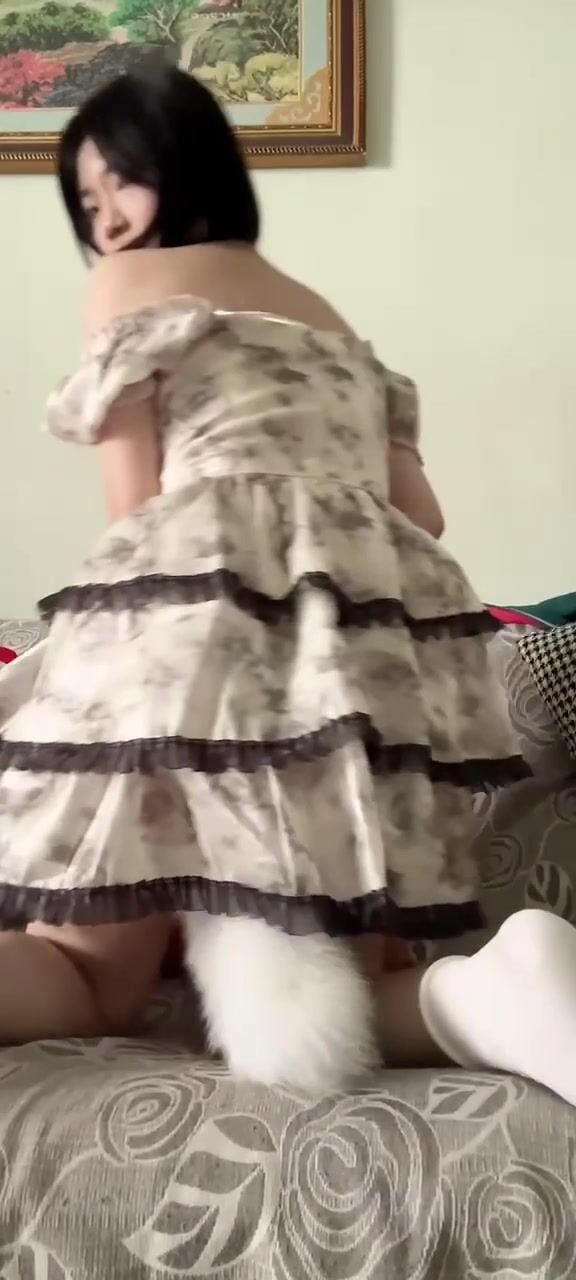 Em teen dâm mình dây bím múp cosplay đeo đuôi cáo vào lỗ đít chổng mông banh háng móc lồn