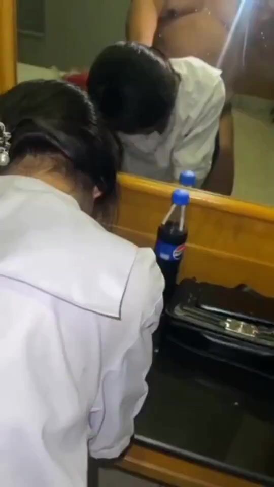 Nứng lồn sớm, vừa đi học về là đưa vào nhà nghỉ đụ ngày cho nóng.