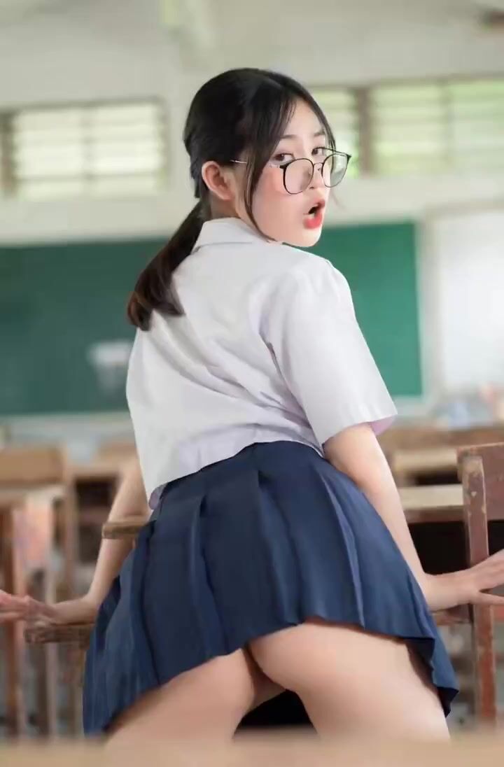 Em sinh viên hàng ngon khoe hàng thủ dâm gạ trai