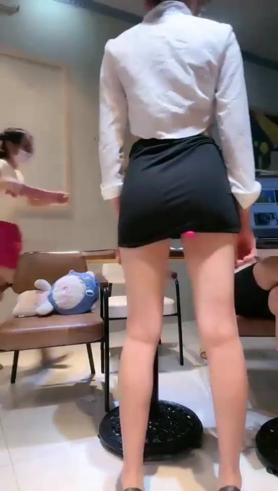 Tranh thủ quán cafe o có ai, 3 e Gái Xinh mình dây Móc lồn Nhét sex toy Thủ Dâm rên rỉ