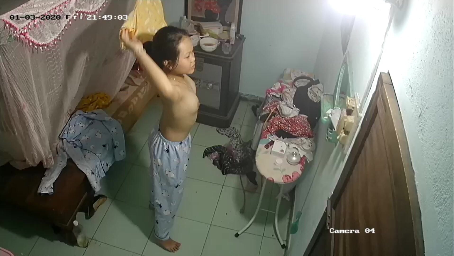 Seri hack cam phòng mấy bé sinh viên non tơ thay quần áo - phần 4