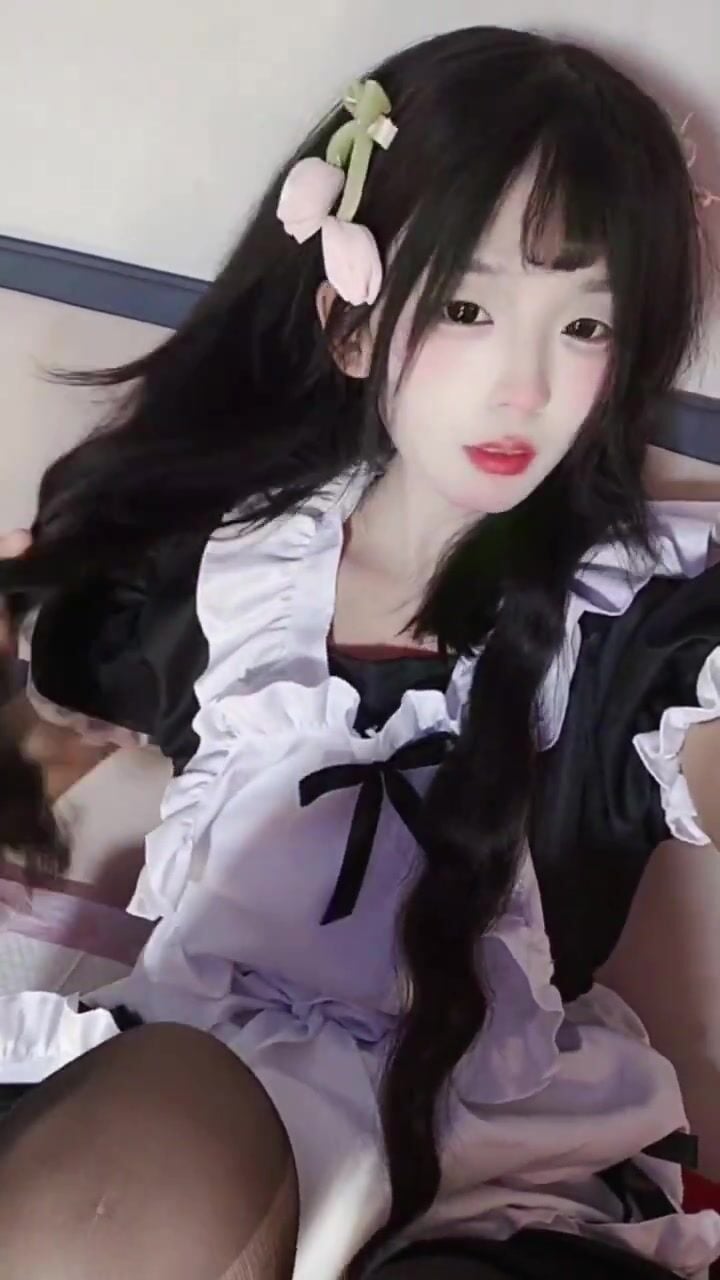Em sinh viên mình dây dâm cosplay thành hầu gái