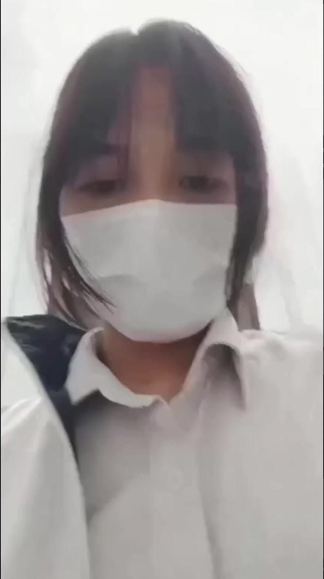 Sinh viên xinh xắn đáng yêu đi học về là em thủ dâm