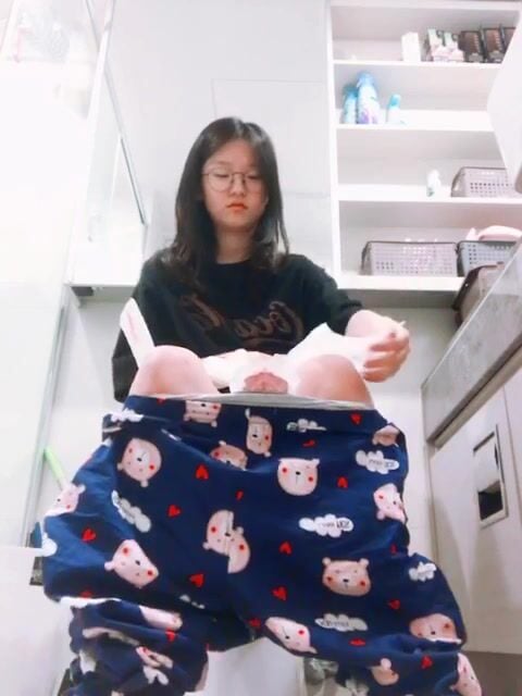 Bé sinh viên mình dây mặt cute nứng lồn thủ dâm bất chấp - phần 29