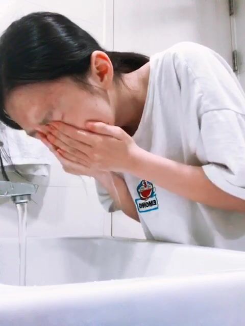 Bé sinh viên mình dây mặt cute nứng lồn thủ dâm bất chấp - phần 4