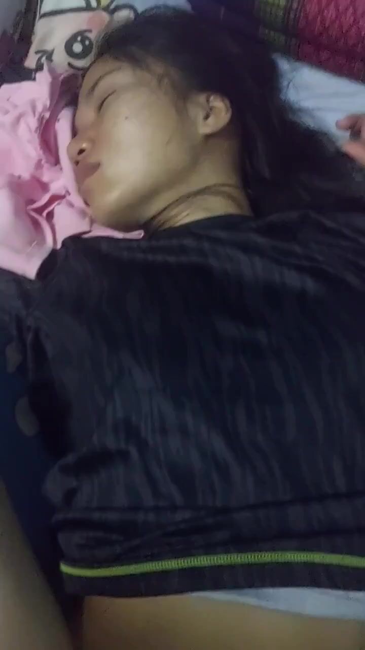 Địt không bao em sinh viên 2k7 lồn non xuất ngập lồn dâm đãng