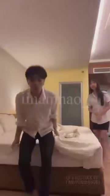Vừa tròn 18 2 em sinh viên đã đưa nhau đi nhà nghỉ địt giải toả