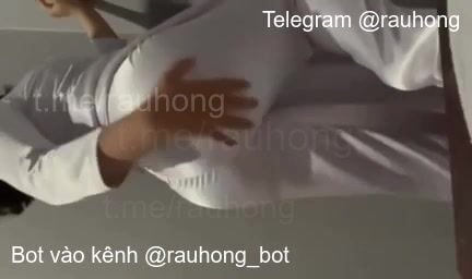 E rau sinh viên vú bự cực dâm mặc đồ lót ren vừa học về đã vội quay vid lột đồ show