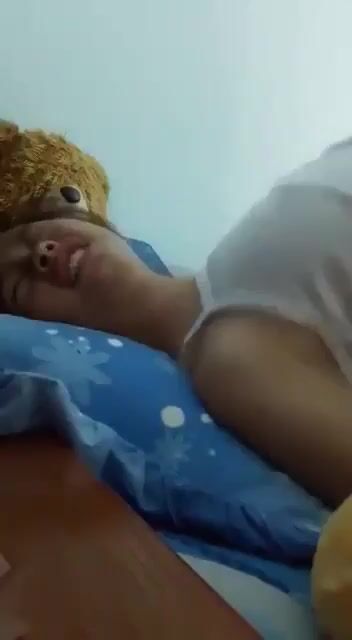 Xin đụ em họ gái non tơ vì quá nứng cặc, nó cho đụ nhưng không cho quay mặt.