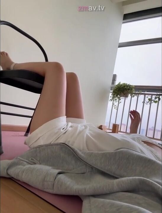 sướng khi quan hệ tình dục của một cô gái trẻ xinh đẹp và gợi cảm