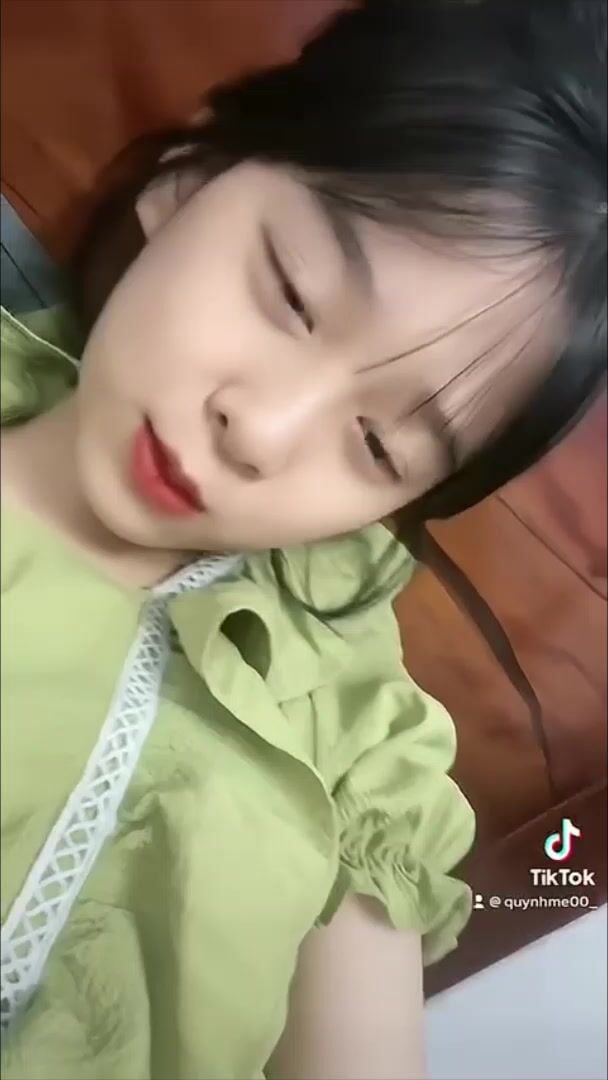 Quynh như 2k5 dị mãi mới chịu móc lồn cho anh ny xem