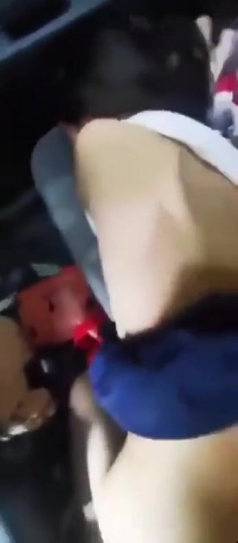 Ông chú nhờ đón em gái đi học về, thằng anh họ đón đụ con bé dọc đường.