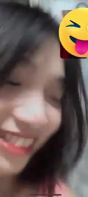 Em sinh viên call sex cho bạn trai xem lồn trong tâm thế vui vẻ.