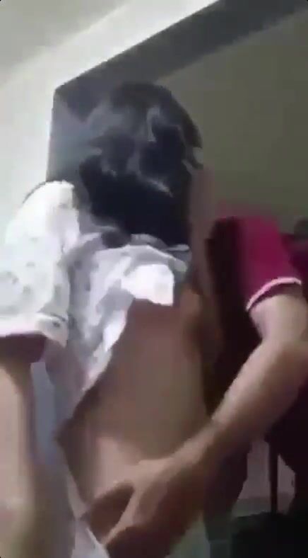 Không thấy ai ở nhà ông bác họ liền vào nhà móc lồn, bú vú nhỏ cháu gái.