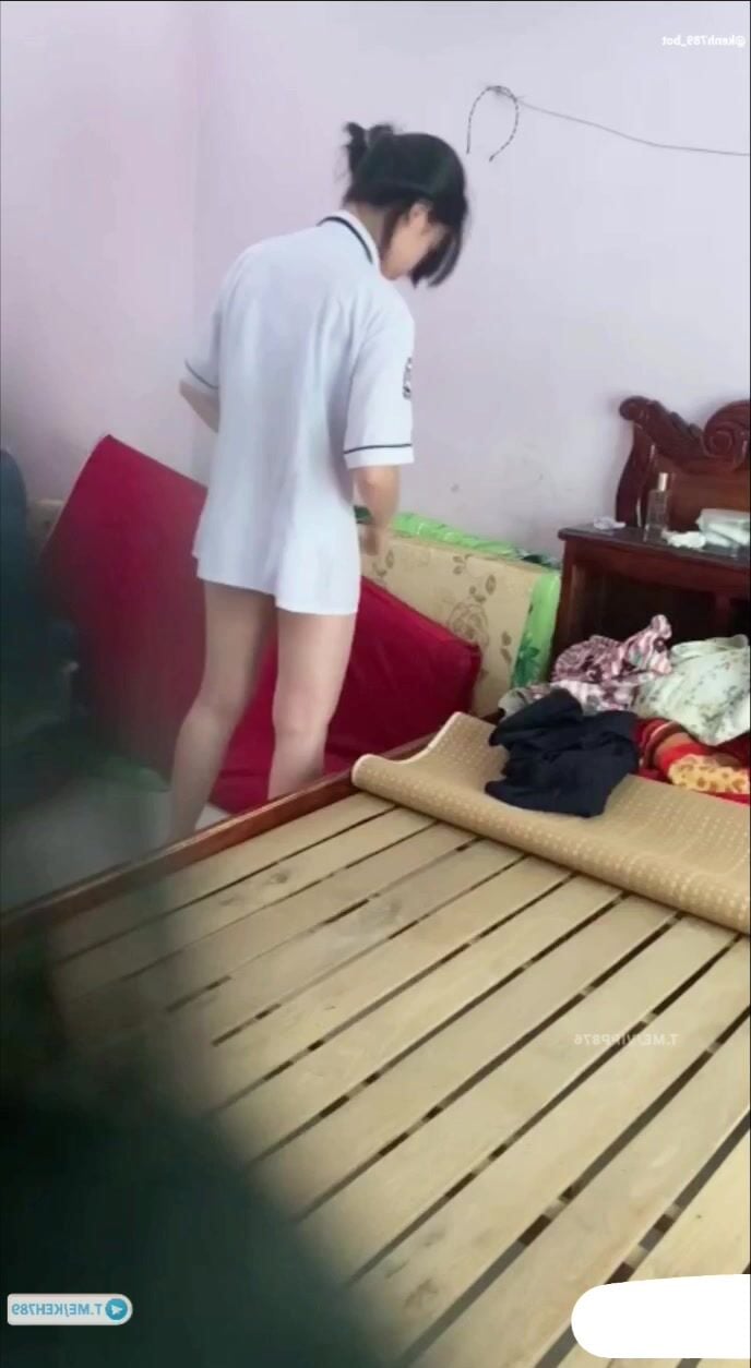 Lắp cam quay lén trg phòng bé e họ dáng ngon sinh viên thay đồ đi học