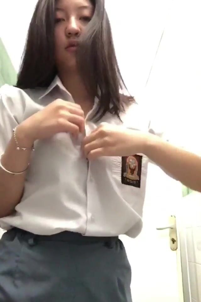 Em sinh viên thái lan đang đi học cũng phải show cho ny xem