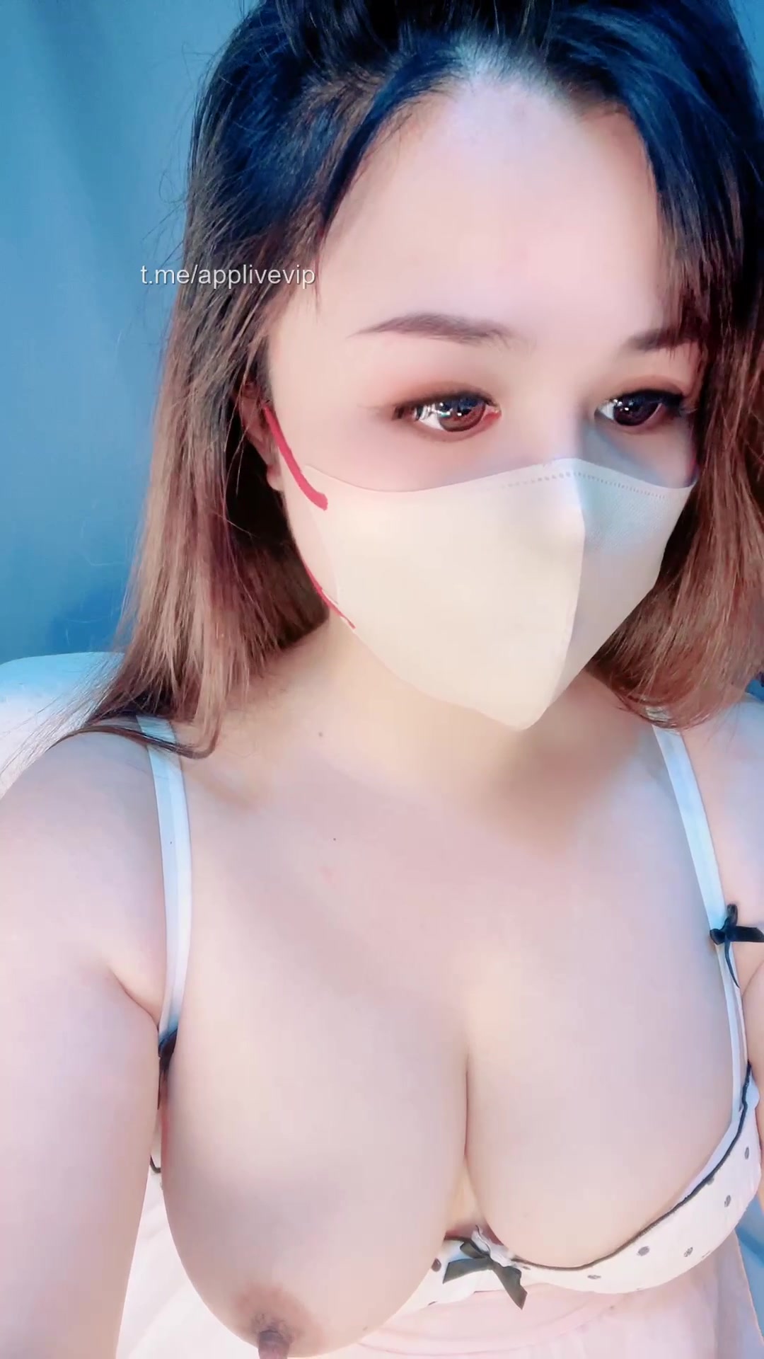 Quỳnh múp con bướm ú nu live show xin kẹo mút