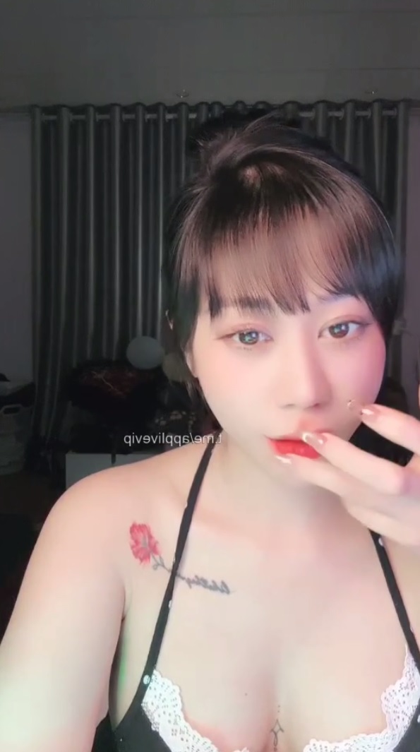 Anh thích cà phê không đường vì nhìn em cũng đã đủ ngọt rồi