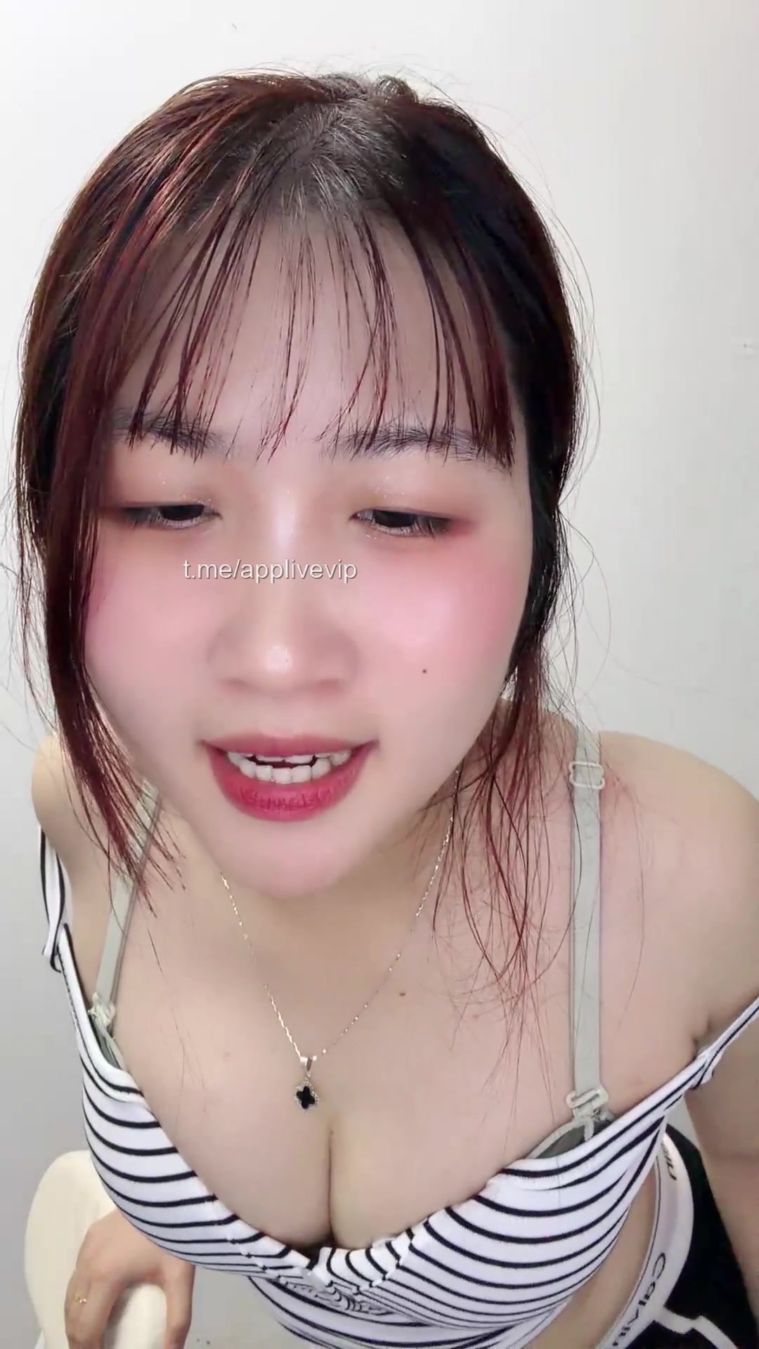 Đố mọi người biết em Hiền 2k4 có lông không?