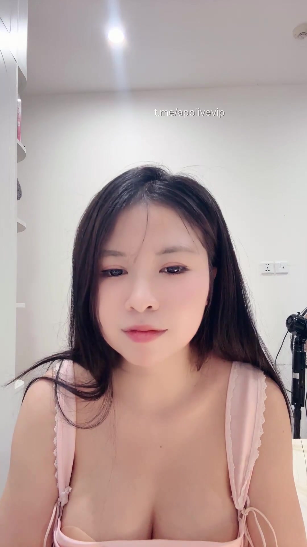 Hường hêu khoe thành tích chịch xã giao 5 củ một đêm