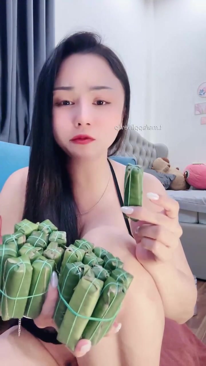 Nem cũng không ngon bằng hột le của bé Linh Nhi