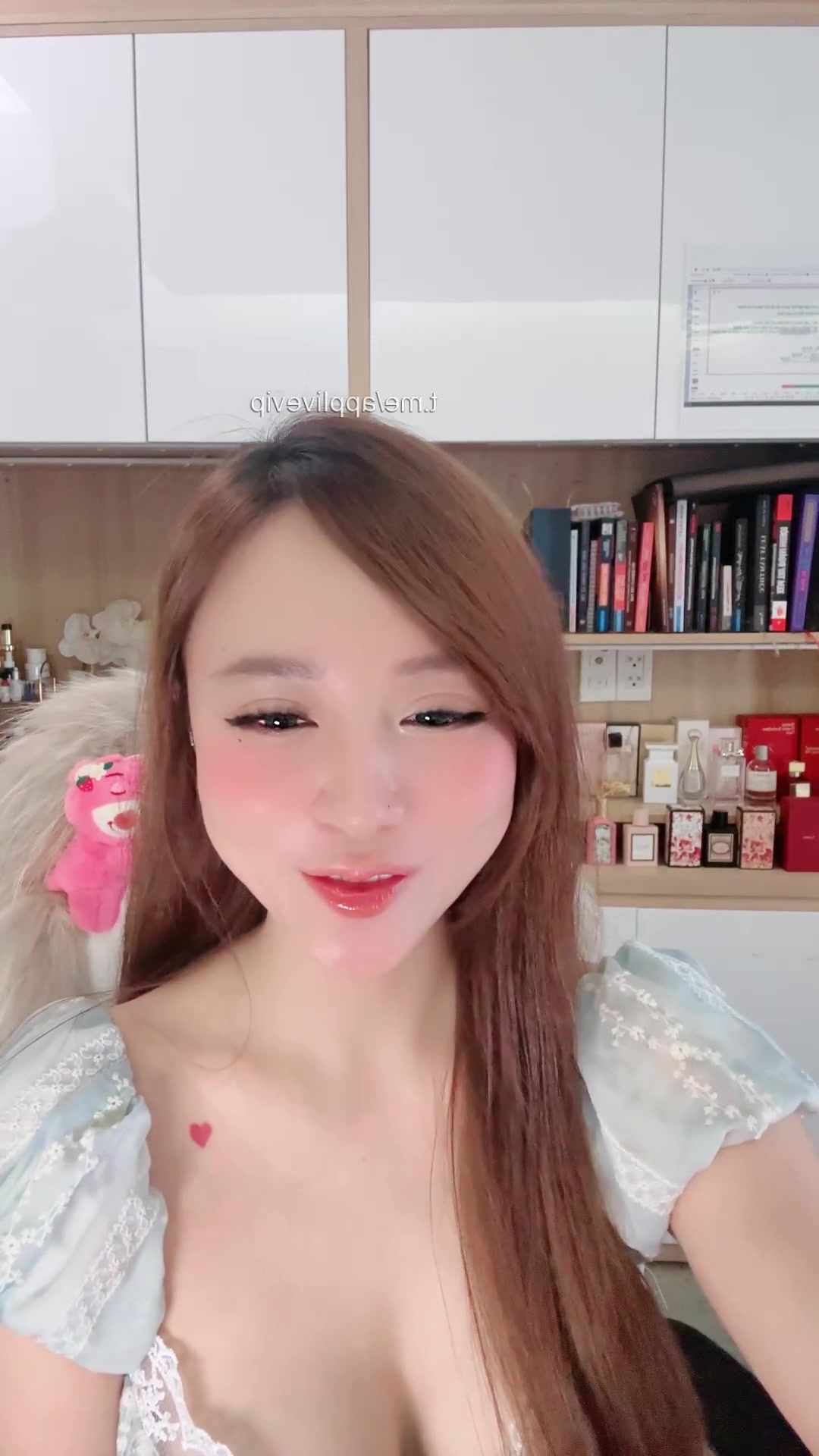 Sư phụ bảo hột nào cũng có thể làm giả, chỉ có hột le là thật