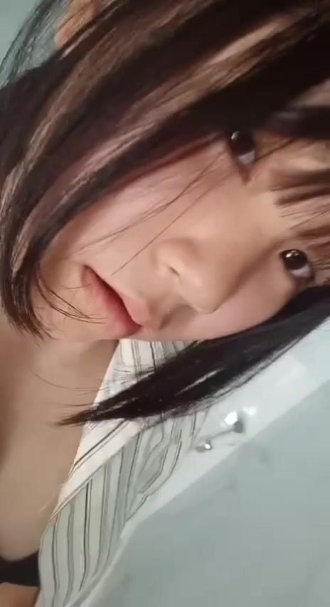 Thanh An 2k4 teen non mới lớn đã biết quay clip thủ dâm đem bán P2