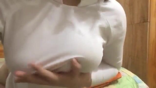 Em sinh viên thủ dâm trong bộ áo dài nhìn muốn địt quá