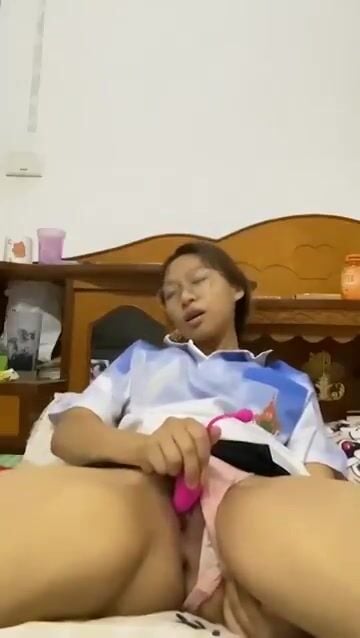 Em sinh viên 2k4 thủ dâm bằng toy dâm đãng kích thích phần 3