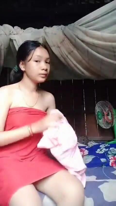 Em sinh viên 2k8 vú to mặt dâm móc lồn dâm đãng